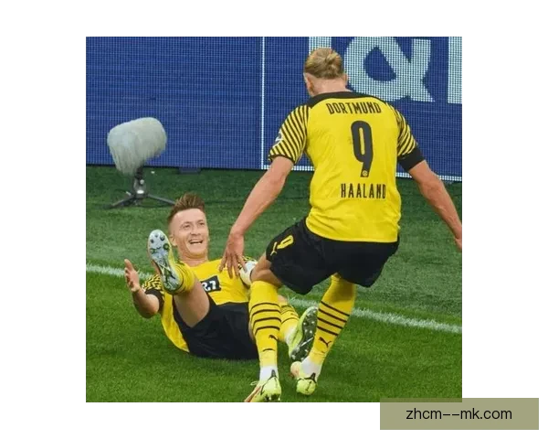 埃梅加在锋线展现强大冲击力助力球队进攻火力全开